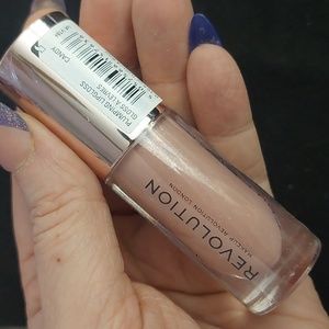 Makeup revolution pout bomb in Candy